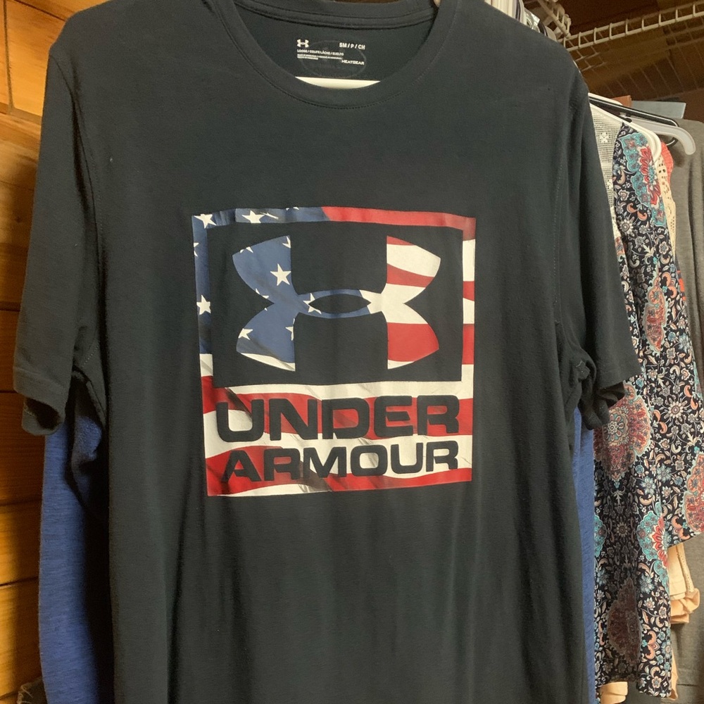 Men short sleeve t-shirt size (small) under armor